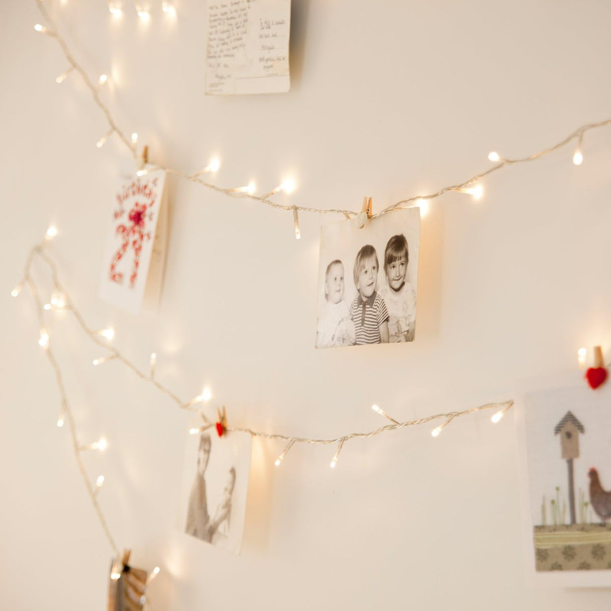 Lights4fun 8m String Lights 100 LED Warm White Fairy Lights Clear Cable with Rocker Switch Plug in Mains Powered Remote Control and Timer Indoor Bedroom Party Wedding Decoration
