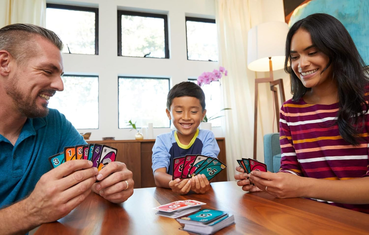 Mattel Games UNO FLIP! Family Card Game for Adults, Teens & Kids, Double-sided Deck with Special Flip Card, 112 Cards, 7 Year Old and Up, GDR44