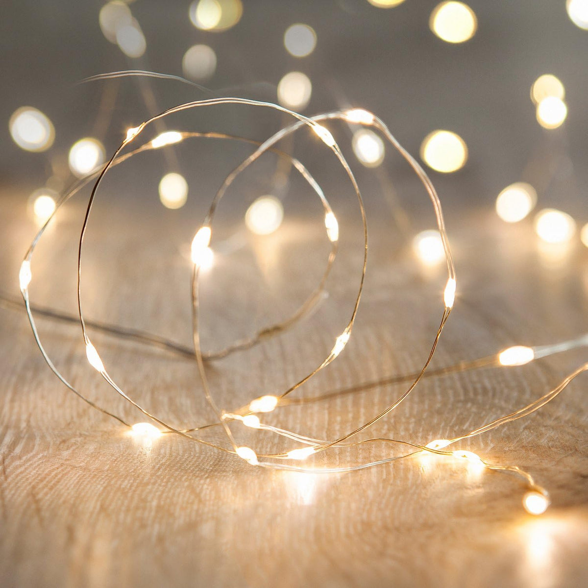 Lights4fun 5m String Lights 100 LED Warm White Fairy Lights Micro Silver Wire Twinkle Lights Plug in Mains Powered for Indoor Bedroom Wedding Party Decorations