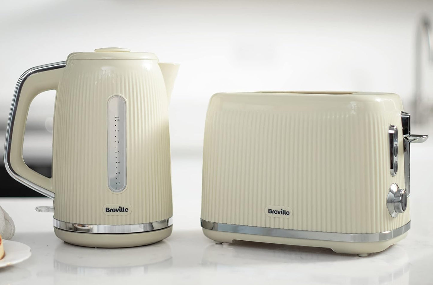 Breville Bold Vanilla Cream Electric Kettle – 1.7L Capacity | 3kW Fast Boil | Cream & Silver Chrome Finish [VKT223]