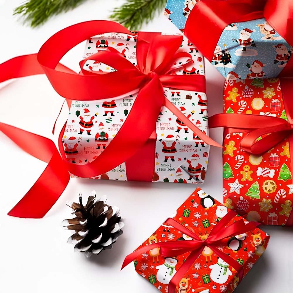 4 x 7M Cute Christmas Wrapping Paper roll -Perfect for Christmas, Birthday, Festival, Party or Wedding Gift and Festive Decoration by Karma Ltd